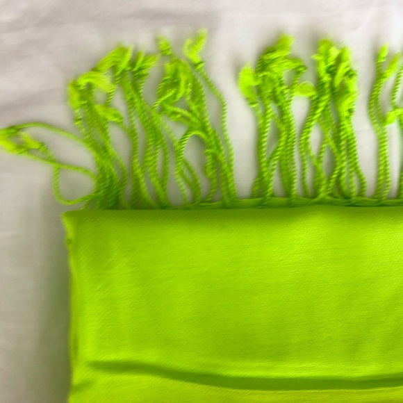 Multiple Colors Scarfs - Picture 3 of 4